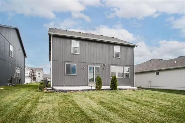 2129 SW Rutherford DR, Lee's Summit, MO 64082