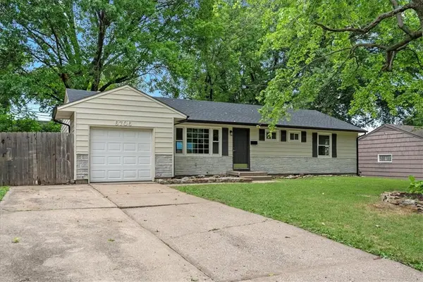 6706 W 76th TER, Overland Park, KS 66204