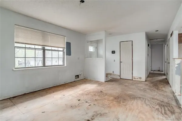 2103 S Owings ST, Oak Grove, MO 64075
