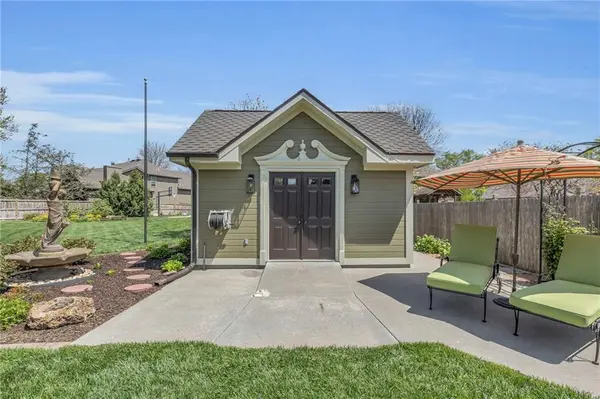 8515 W 156th TER, Overland Park, KS 66223
