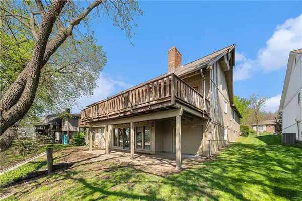 484 N Winnebago DR, Lake Winnebago, MO 64034