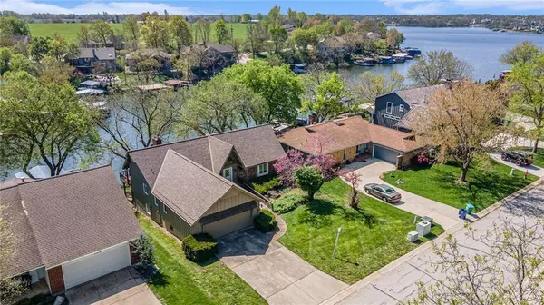 484 N Winnebago DR,  Lake Winnebago,  MO 64034
