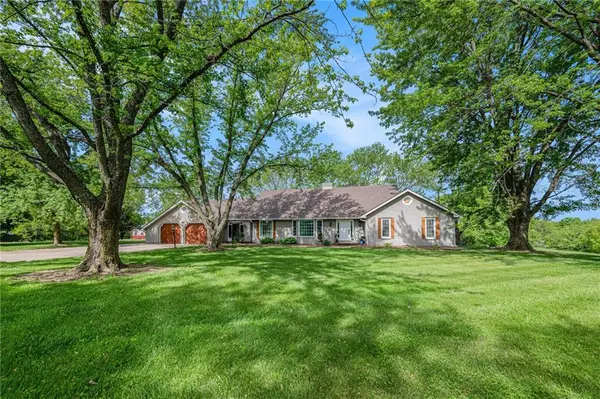 18504 Fightmaster RD, Trimble, MO 64492