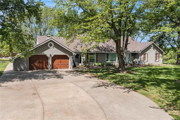 18504 Fightmaster RD, Trimble, MO 64492