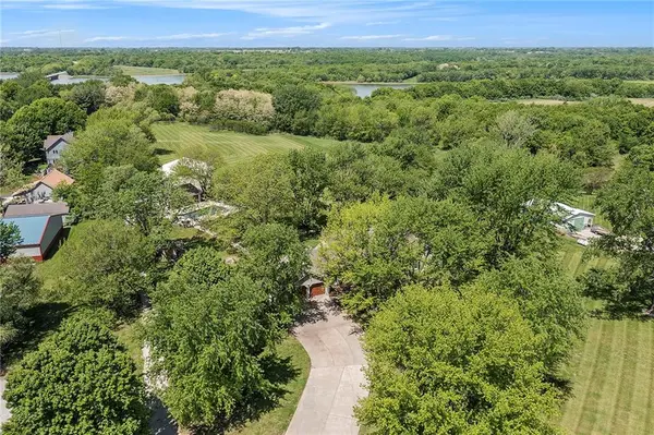 18504 Fightmaster RD, Trimble, MO 64492