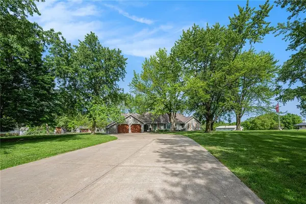 18504 Fightmaster RD, Trimble, MO 64492