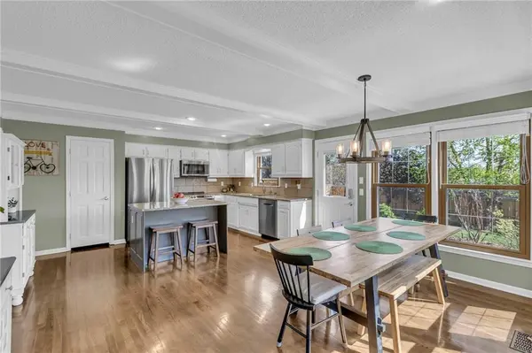 8708 W 113TH ST, Overland Park, KS 66210