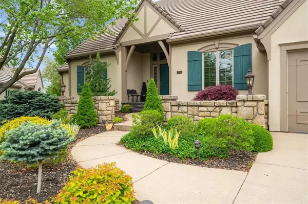 2100 W 115th ST, Leawood, KS 66211