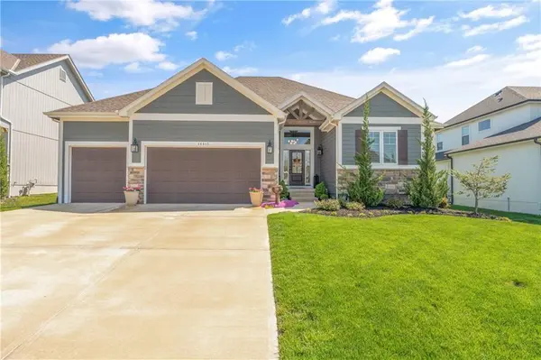 16617 S Lichtenauer DR, Olathe, KS 66062