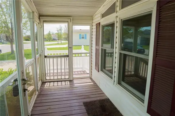 942 NE White Oak LN, Oak Grove, MO 64075