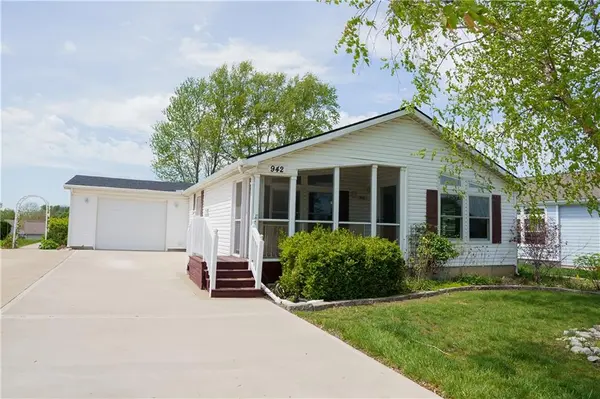 942 NE White Oak LN, Oak Grove, MO 64075