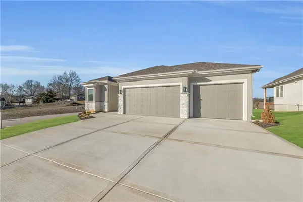 500 6th ST, Smithville, MO 64089