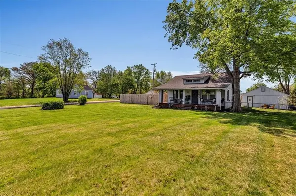 8415 W 47th ST, Overland Park, KS 66203