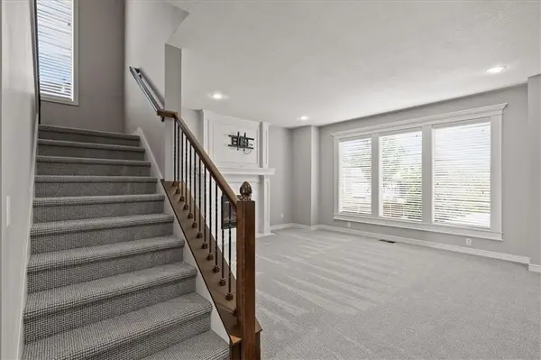 2508 SW Hickory LN, Lee's Summit, MO 64082