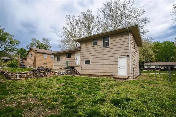 8008 Hardy AVE, Raytown, MO 64138