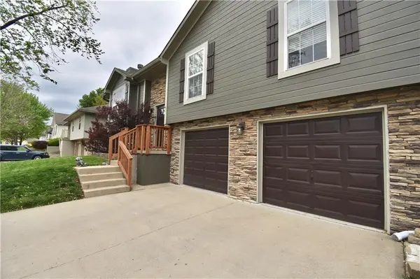 2609 NW Richard DR, Blue Springs, MO 64015
