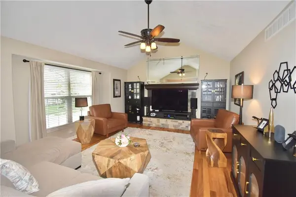 2609 NW Richard DR, Blue Springs, MO 64015