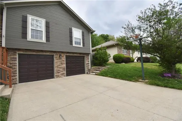 2609 NW Richard DR, Blue Springs, MO 64015