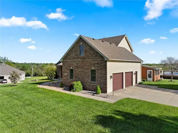 17955 Highview RD, Tonganoxie, KS 66086