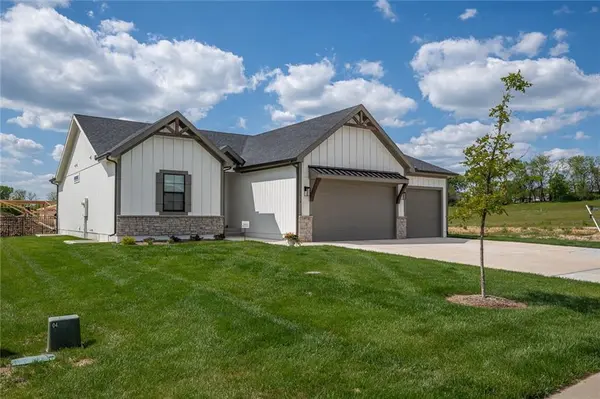 2614 SW Barley Field DR, Lee's Summit, MO 64082