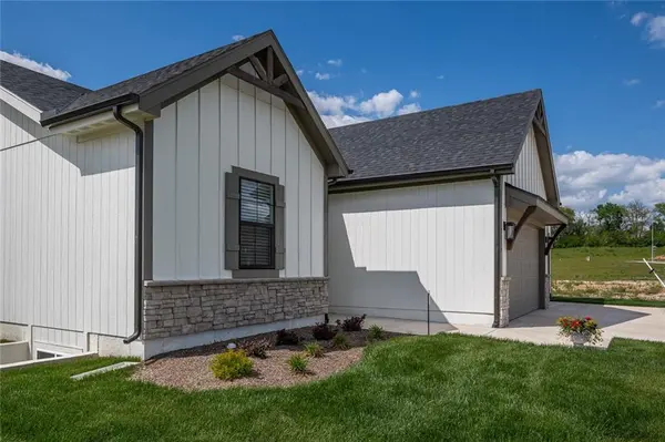 2614 SW Barley Field DR, Lee's Summit, MO 64082
