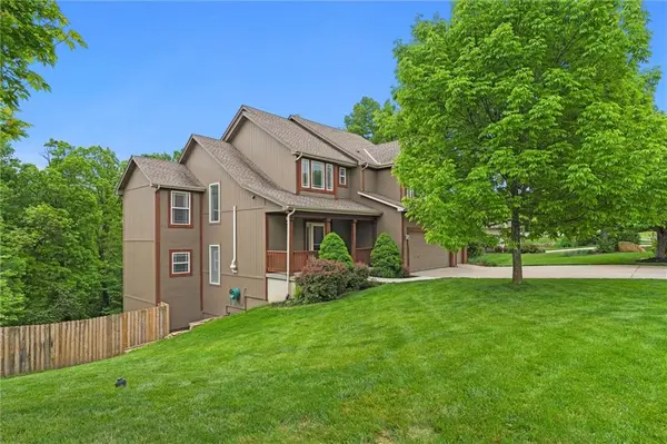 8385 Frederick CT, De Soto, KS 66018