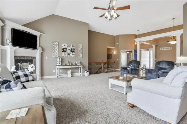 1209 N Old Mill RD, Independence, MO 64056