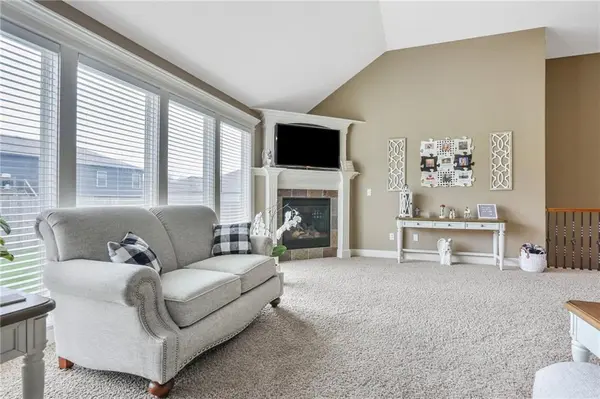 1209 N Old Mill RD, Independence, MO 64056