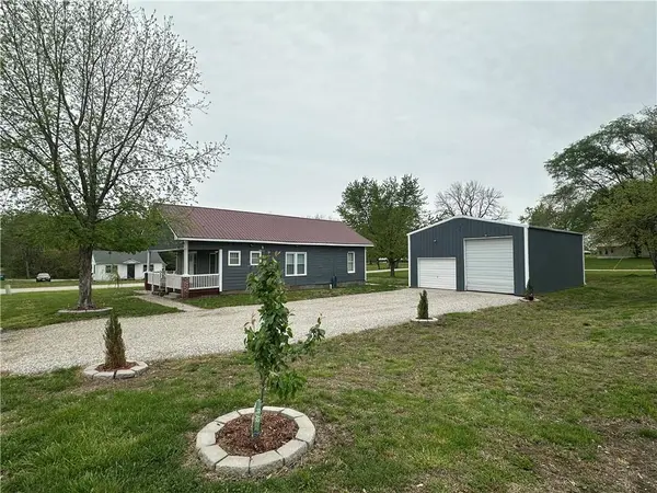 103 E North ST, Coffey, MO 64636
