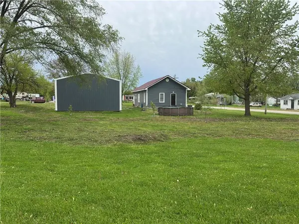 103 E North ST, Coffey, MO 64636