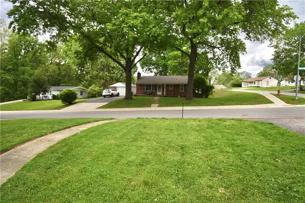 5233 N Garfield AVE, Kansas City, MO 64118