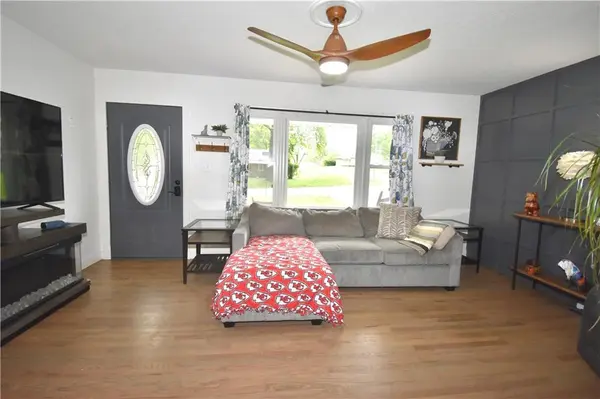 5233 N Garfield AVE, Kansas City, MO 64118