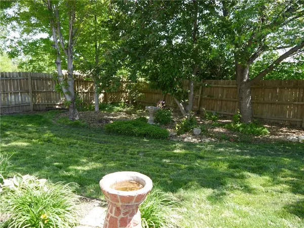 2528 Scottsdale ST, Lawrence, KS 66047