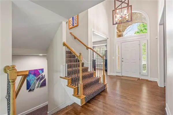 10360 Magnolia LN, Parkville, MO 64152