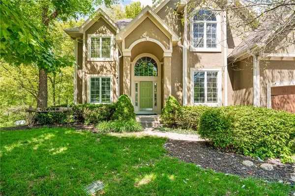 10360 Magnolia LN, Parkville, MO 64152