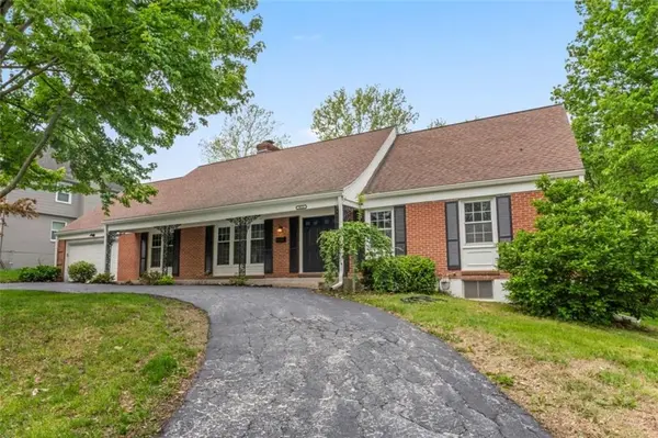 9612 Summit ST, Kansas City, MO 64114
