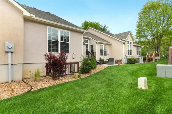1952 Kensington DR, Leavenworth, KS 66048