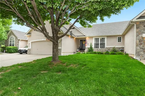 1952 Kensington DR, Leavenworth, KS 66048