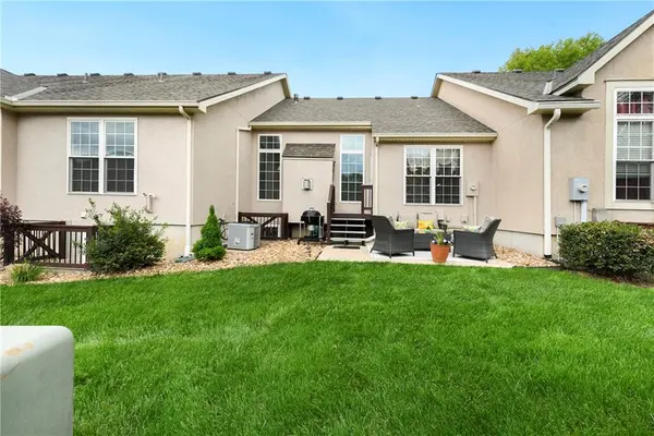 1952 Kensington DR, Leavenworth, KS 66048