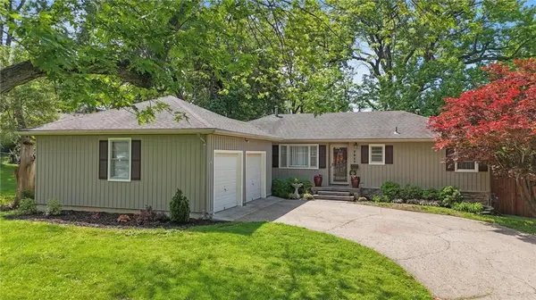 7917 W 74 ST, Overland Park, KS 66204