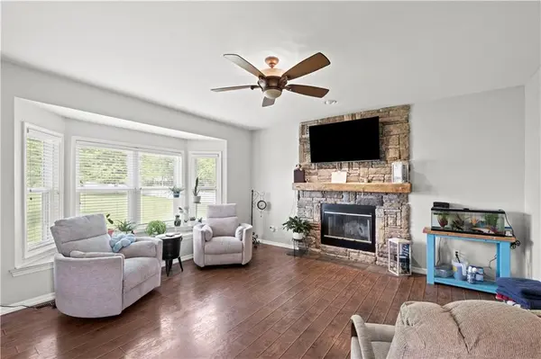 906 Allendale Lake RD, Greenwood, MO 64034
