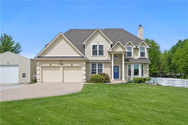 906 Allendale Lake RD, Greenwood, MO 64034