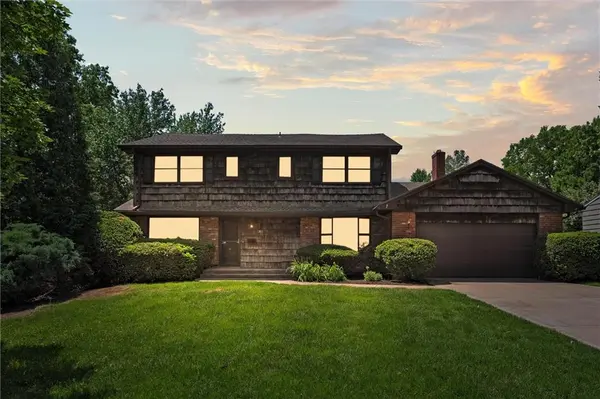 5811 W 85th TER, Overland Park, KS 66207