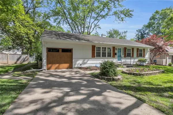 6202 W 76th TER, Prairie Village, KS 66208