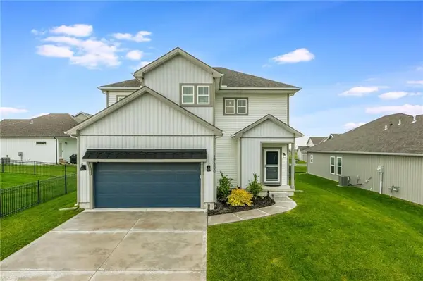 27300 E Sycamore ST, Lake Lotawana, MO 64086