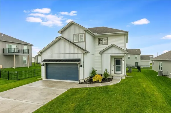 27300 E Sycamore ST, Lake Lotawana, MO 64086