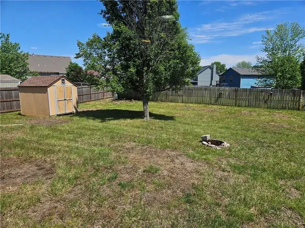 1309 Thomas DR, Louisburg, KS 66053