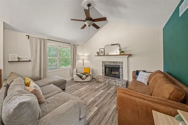 8764 Golden LN, De Soto, KS 66018