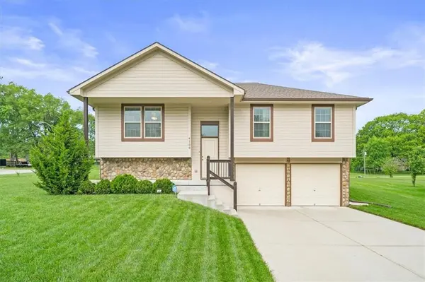 4700 E 136th CT, Grandview, MO 64030