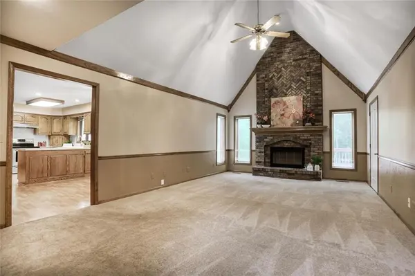709 Kingston DR, Liberty, MO 64068